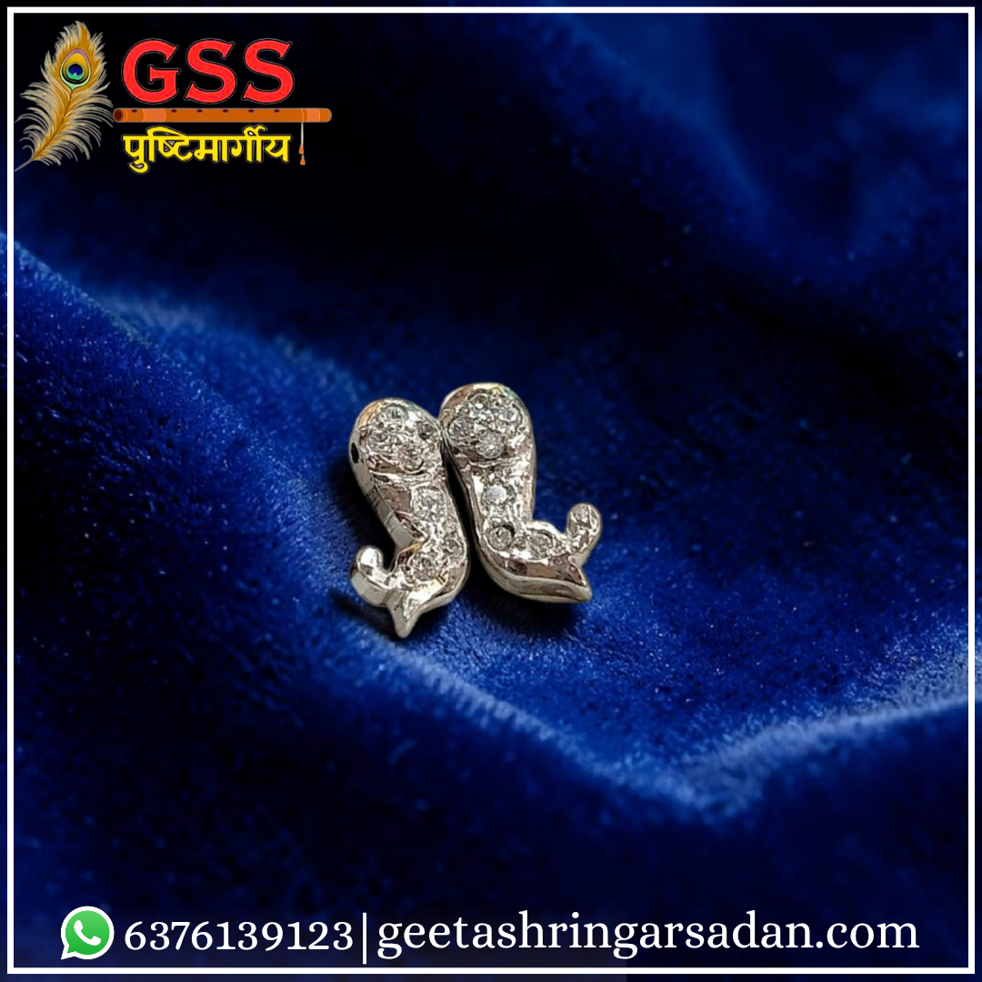 Makarakrit kundal (silver)